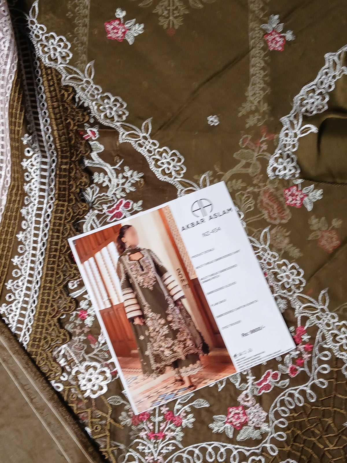 Akbar Aslam Luxury Chickenkari